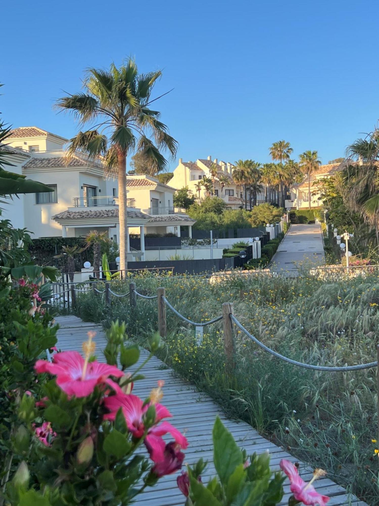 Stylish Townhouse In Beachfront Complex 马尔韦利亚 外观 照片
